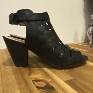 NAURALIZER Strappy Heels Size 8.5